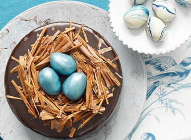 Easter table styling ideas - blue eggs